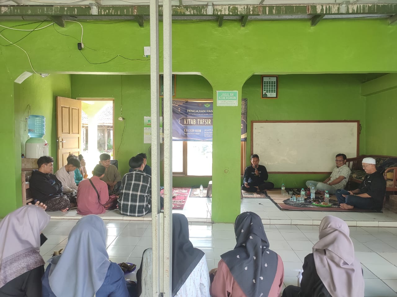 Gema Al-Waqi’ah di Pagaden Barat: Silaturahmi Ilmiah Bersama Mahasiswa PAI Institut Miftahul Huda.